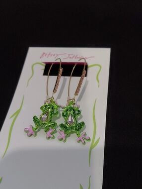 BETSEY JOHNSON FROG   DROP EARRINGS